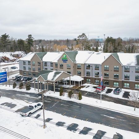 Holiday Inn Express & Suites Marquette By Ihg Eksteriør billede