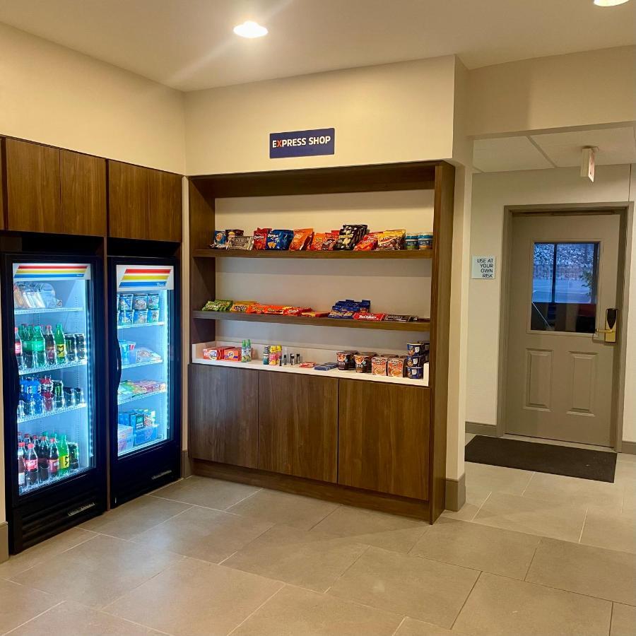 Holiday Inn Express & Suites Marquette By Ihg Eksteriør billede