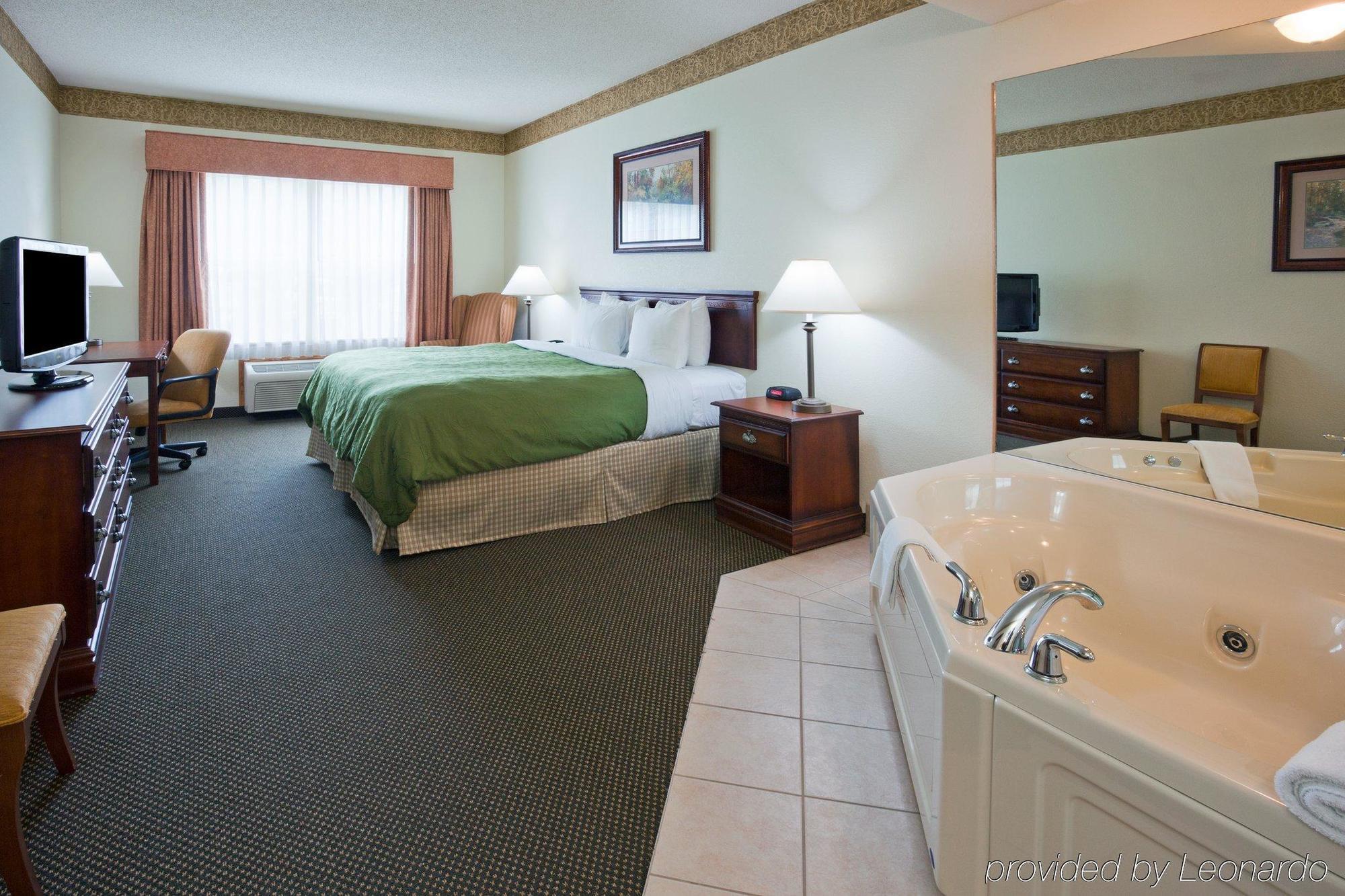 Holiday Inn Express & Suites Marquette By Ihg Eksteriør billede